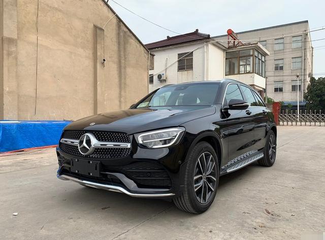 39.6万提了辆奔驰GLC 300L，开了2个月后，车主：说了句大实话！