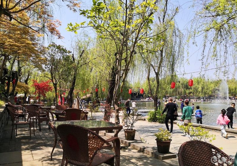 惠民政策来享受，响应号召不出市，秦岭山中好风光，防疫旅游两不误。