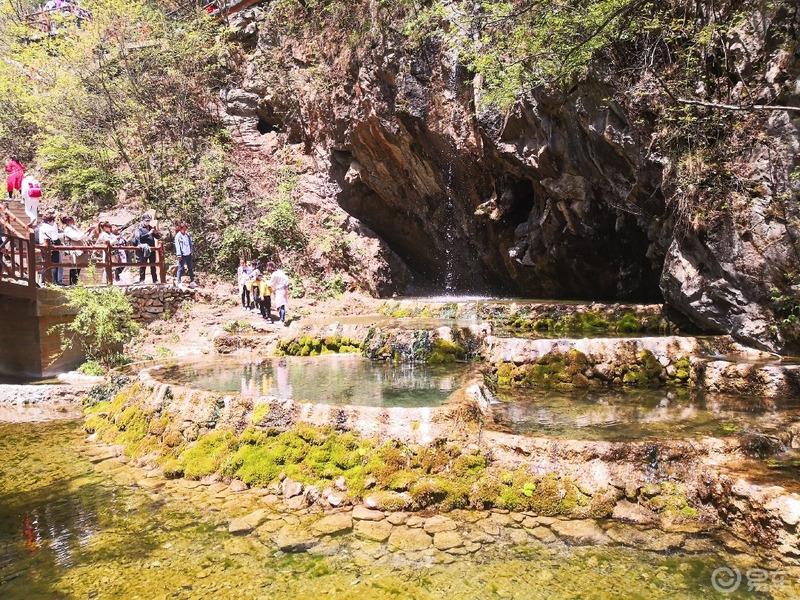 惠民政策来享受，响应号召不出市，秦岭山中好风光，防疫旅游两不误。