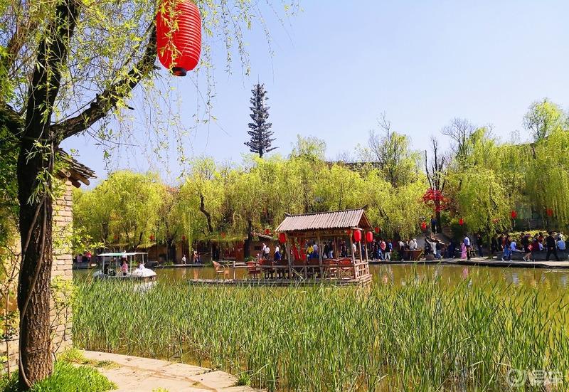 惠民政策来享受，响应号召不出市，秦岭山中好风光，防疫旅游两不误。