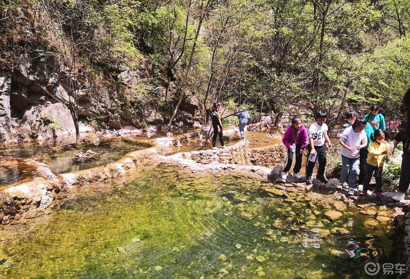 惠民政策来享受，响应号召不出市，秦岭山中好风光，防疫旅游两不误。