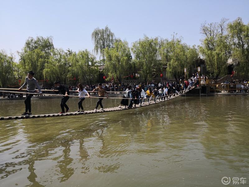 惠民政策来享受，响应号召不出市，秦岭山中好风光，防疫旅游两不误。