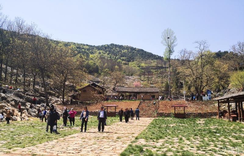 惠民政策来享受，响应号召不出市，秦岭山中好风光，防疫旅游两不误。