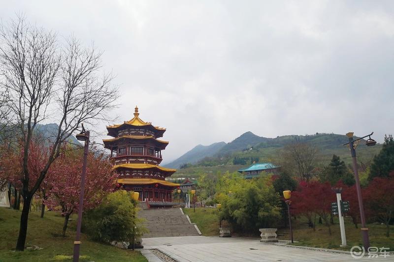 惠民政策来享受，响应号召不出市，秦岭山中好风光，防疫旅游两不误。