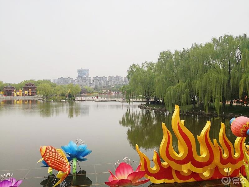 惠民政策来享受，响应号召不出市，秦岭山中好风光，防疫旅游两不误。