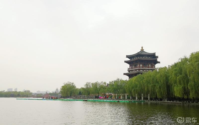 惠民政策来享受，响应号召不出市，秦岭山中好风光，防疫旅游两不误。