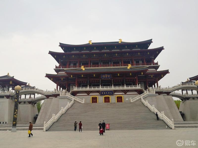 惠民政策来享受，响应号召不出市，秦岭山中好风光，防疫旅游两不误。