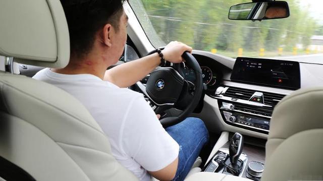 42.9万提了辆奔驰E级，2个月后再开宝马530Li，车主：差距不一般