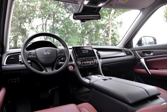 30万喜提冠道2.0T，1个月后再开朋友楼兰，车主：差距一目了然！
