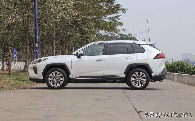 丰田最省油的SUV，油耗4.6L，一公里才2毛多，全系7个安全气囊