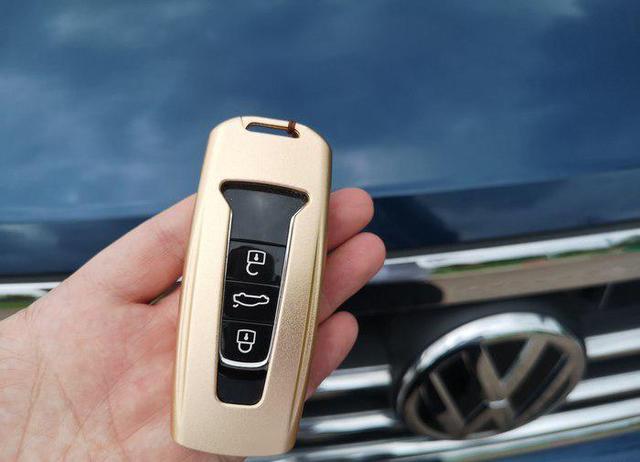开过沃尔沃XC90，75万又提大众途锐，车主语重心长地说了感受