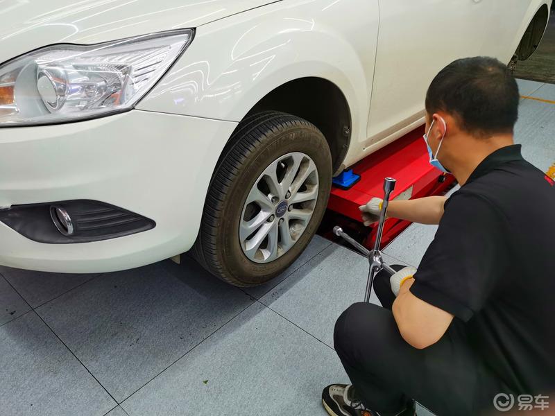 为五一长假做准备，给福克斯换两条轮胎