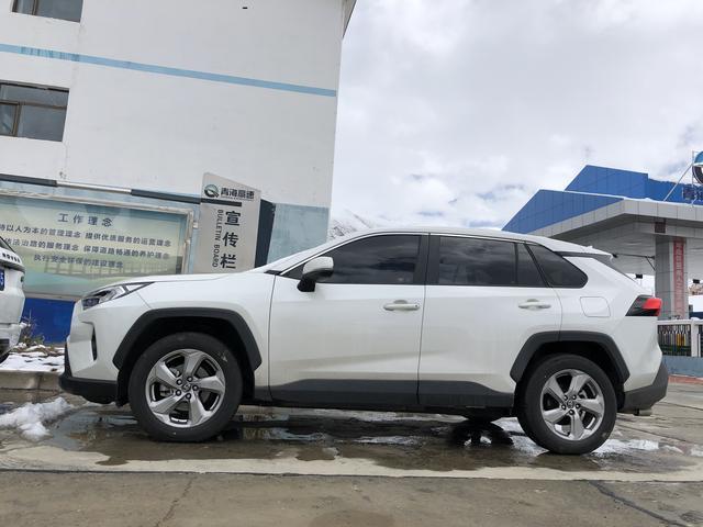 提丰田RAV4带我看蓝天白云
