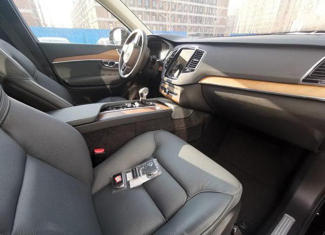 开过沃尔沃XC90，75万又提大众途锐，车主语重心长地说了感受
