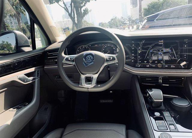 开过沃尔沃XC90，75万又提大众途锐，车主语重心长地说了感受