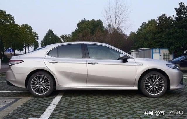 27万媳妇非要买奔驰A级，我却偷偷选了它，修车师傅都说我选对了