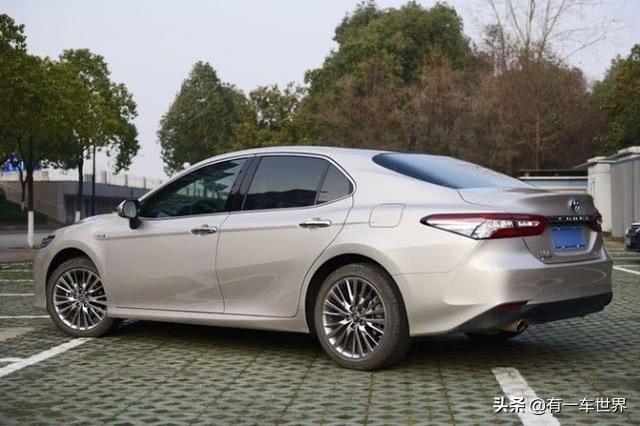 27万媳妇非要买奔驰A级，我却偷偷选了它，修车师傅都说我选对了
