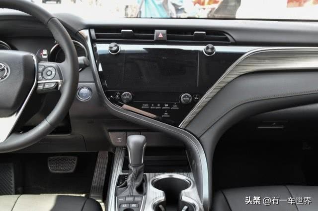 27万媳妇非要买奔驰A级，我却偷偷选了它，修车师傅都说我选对了