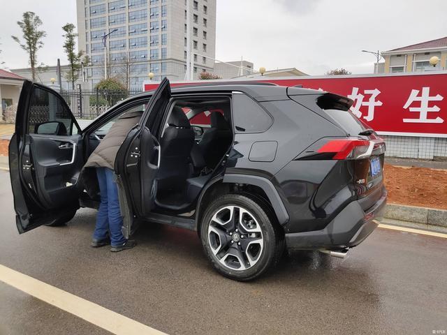 家有普拉多，再提新RAV4荣放两驱尊贵版，来听车主怎么评价！
