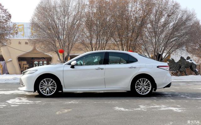 一个月跑了2000多公里，凯美瑞2.5G豪华版提车，车主：油耗7.4L