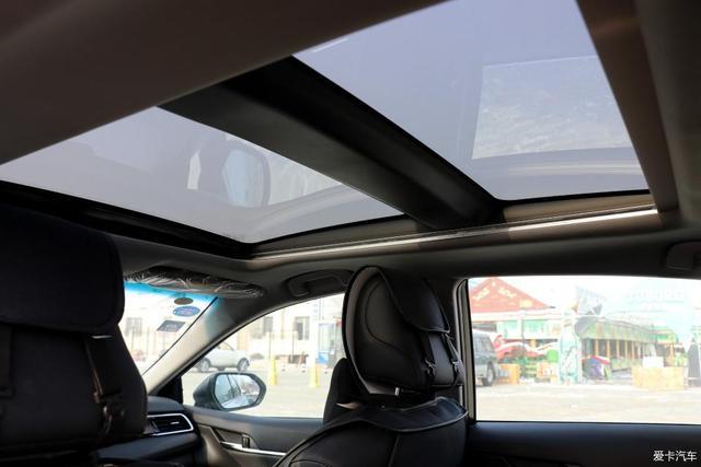 一个月跑了2000多公里，凯美瑞2.5G豪华版提车，车主：油耗7.4L