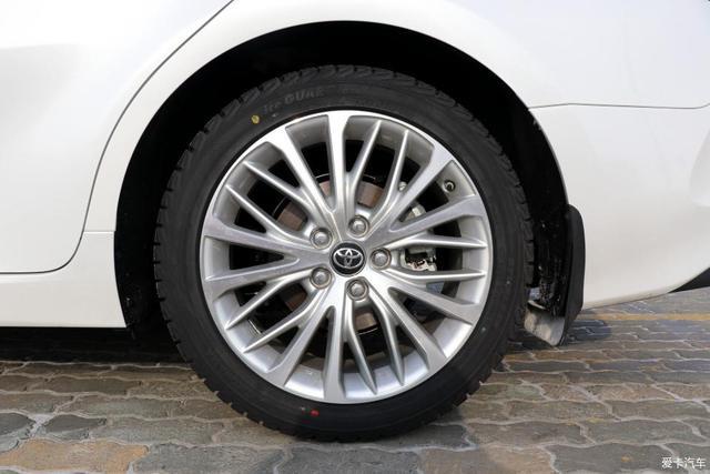 一个月跑了2000多公里，凯美瑞2.5G豪华版提车，车主：油耗7.4L
