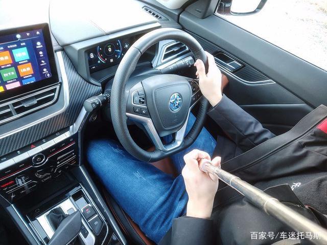 隔壁二狗喜提启辰T60，8万块钱把他乐坏了，高速能飙130仅耗6升油