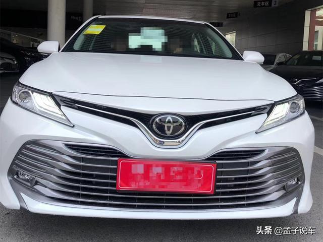 凱美瑞提車作業195萬喜提豐田凱美瑞20l油耗最低7l這價格買貴了嗎