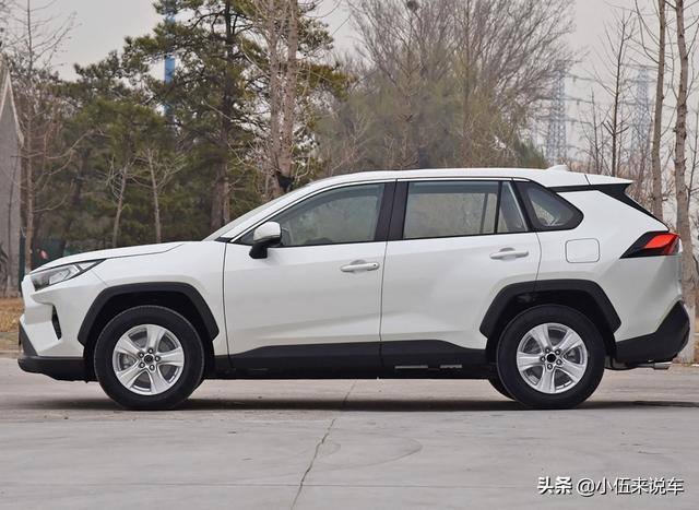 21万放弃日产奇骏，却提了丰田RAV4荣放，一个月后车主详谈优缺点