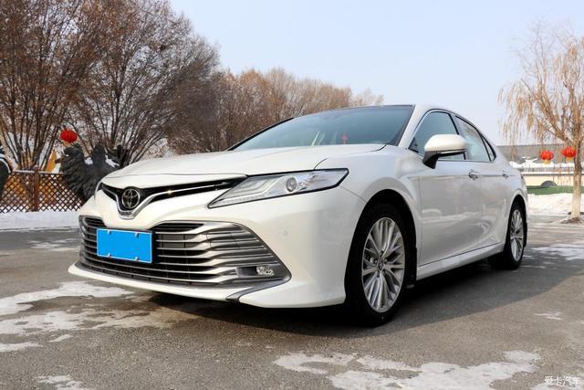 一个月跑了2000多公里，凯美瑞2.5G豪华版提车，车主：油耗7.4L