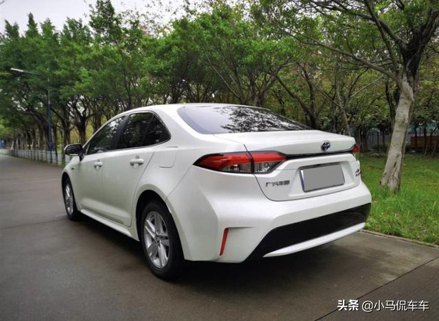 精打细算，还是双擎雷凌划算！平均油耗3.6升，这价格买贵了吗