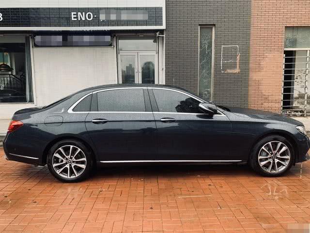 45.9万提了辆奔驰E300L，开了一年后，车主：我想说一句真心话
