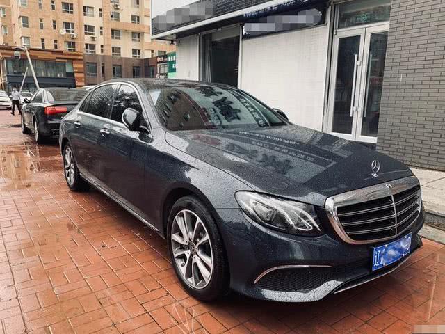45.9万提了辆奔驰E300L，开了一年后，车主：我想说一句真心话