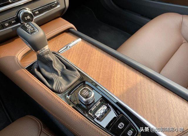 沃尔沃S90提车作业，车主开了6个月后，车主：想说八个字