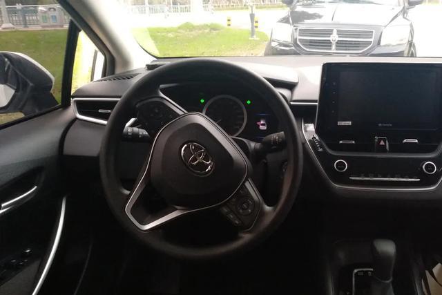 提车丰田卡罗拉双擎1.8L E-CVT GL-i精英版感受