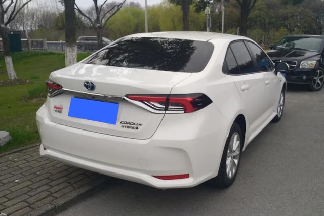 提车丰田卡罗拉双擎1.8L E-CVT GL-i精英版感受
