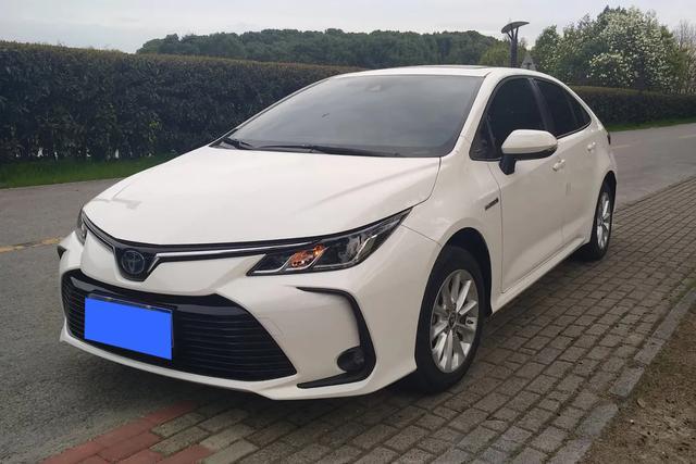 提车丰田卡罗拉双擎1.8L E-CVT GL-i精英版感受