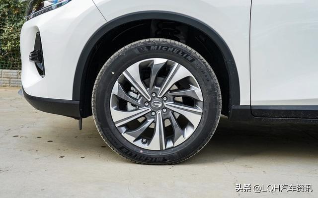 8.98万的家用SUV，有颜值有空间，配4轮独悬，关键实测油耗才6.8L