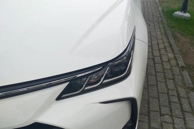提车丰田卡罗拉双擎1.8L E-CVT GL-i精英版感受
