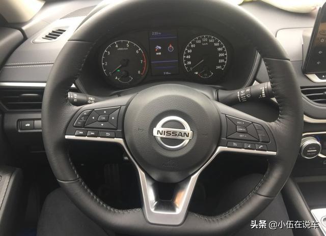 天籁不只有“日产大沙发”，2.0T+8CVT+252马力，比奔驰C级还长