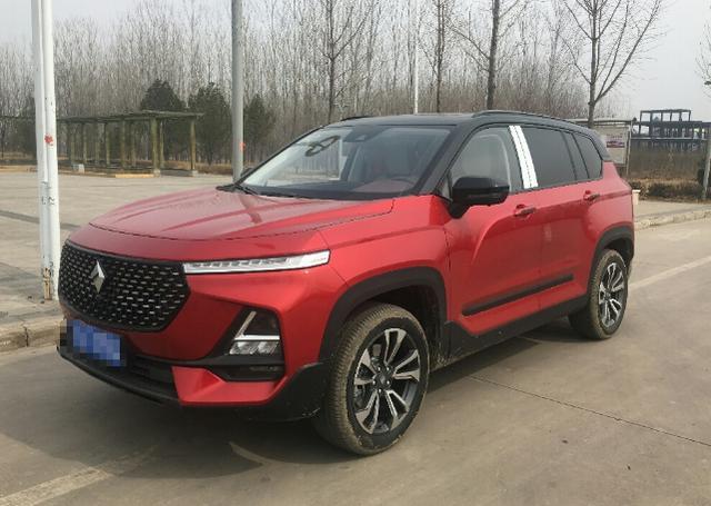 追求面子提台SUV，车内全声控，配钻石车标，轴距2米7也就10万