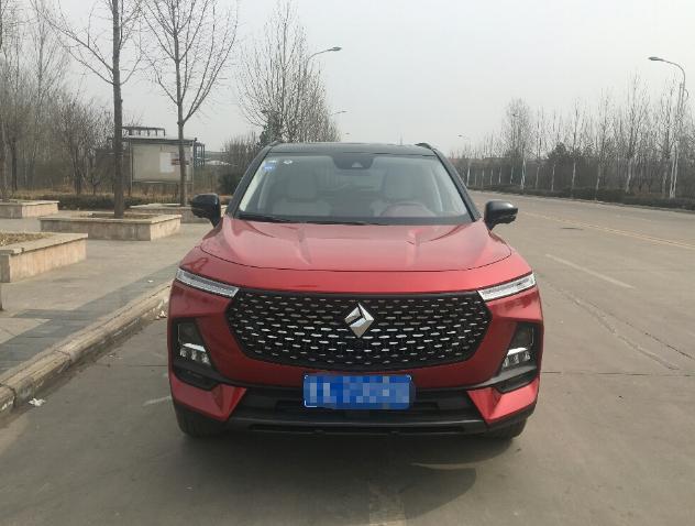 追求面子提台SUV，车内全声控，配钻石车标，轴距2米7也就10万