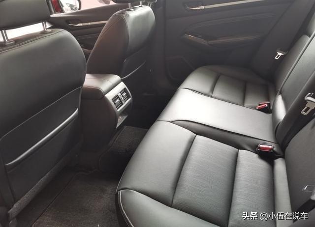 天籁不只有“日产大沙发”，2.0T+8CVT+252马力，比奔驰C级还长