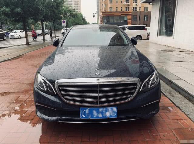 45.9万提了辆奔驰E300L，开了一年后，车主：我想说一句真心话