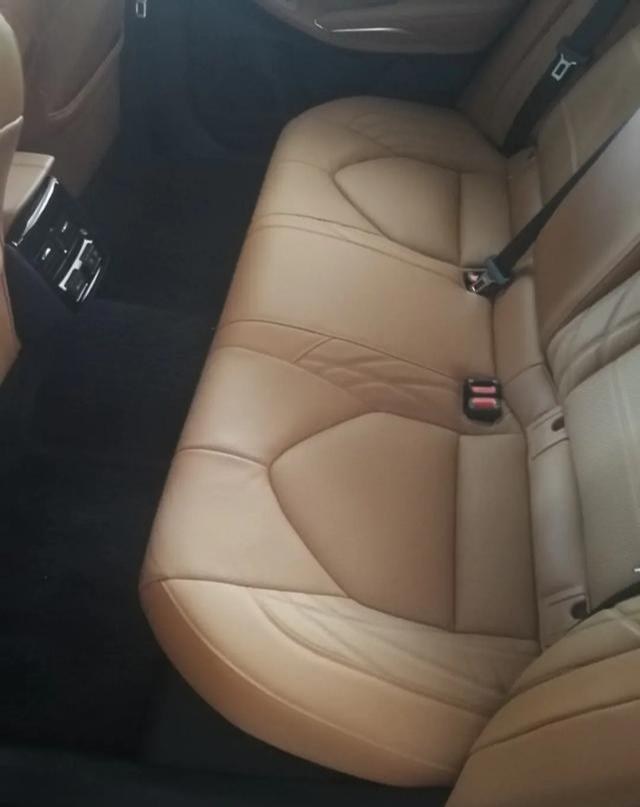 #你不出门我看车#-丰田亚洲龙