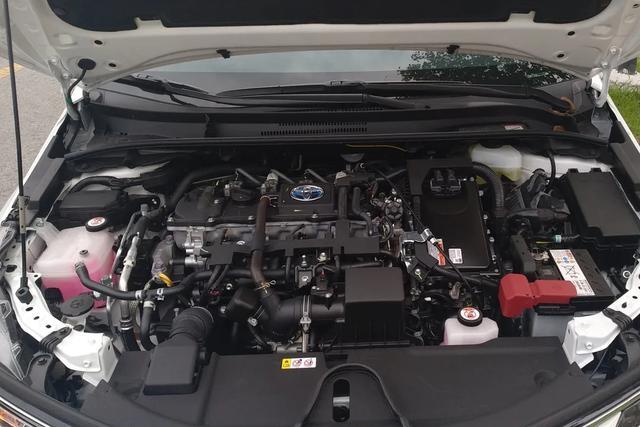提车丰田卡罗拉双擎1.8L E-CVT GL-i精英版感受
