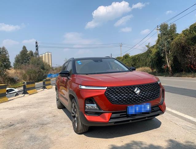 13万提了台高端旗舰SUV，满油能跑700km，隔音一流还可以智能操控