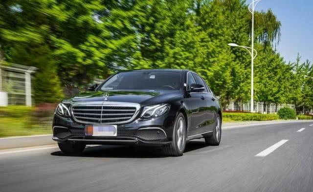 45.9万提了辆奔驰E300L，开了一年后，车主：我想说一句真心话
