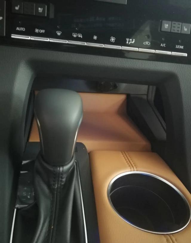 #你不出门我看车#-丰田亚洲龙