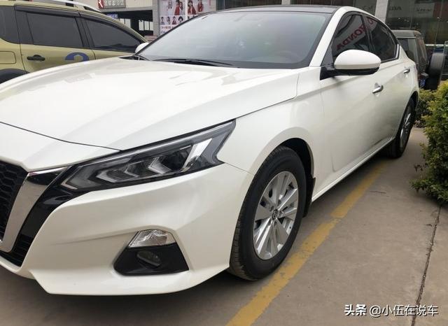 天籁不只有“日产大沙发”，2.0T+8CVT+252马力，比奔驰C级还长